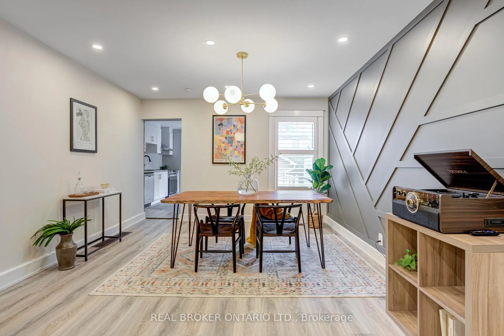 Photo 9 of 39 East Bend Avenue S, Hamilton, Stipley — HOMEH