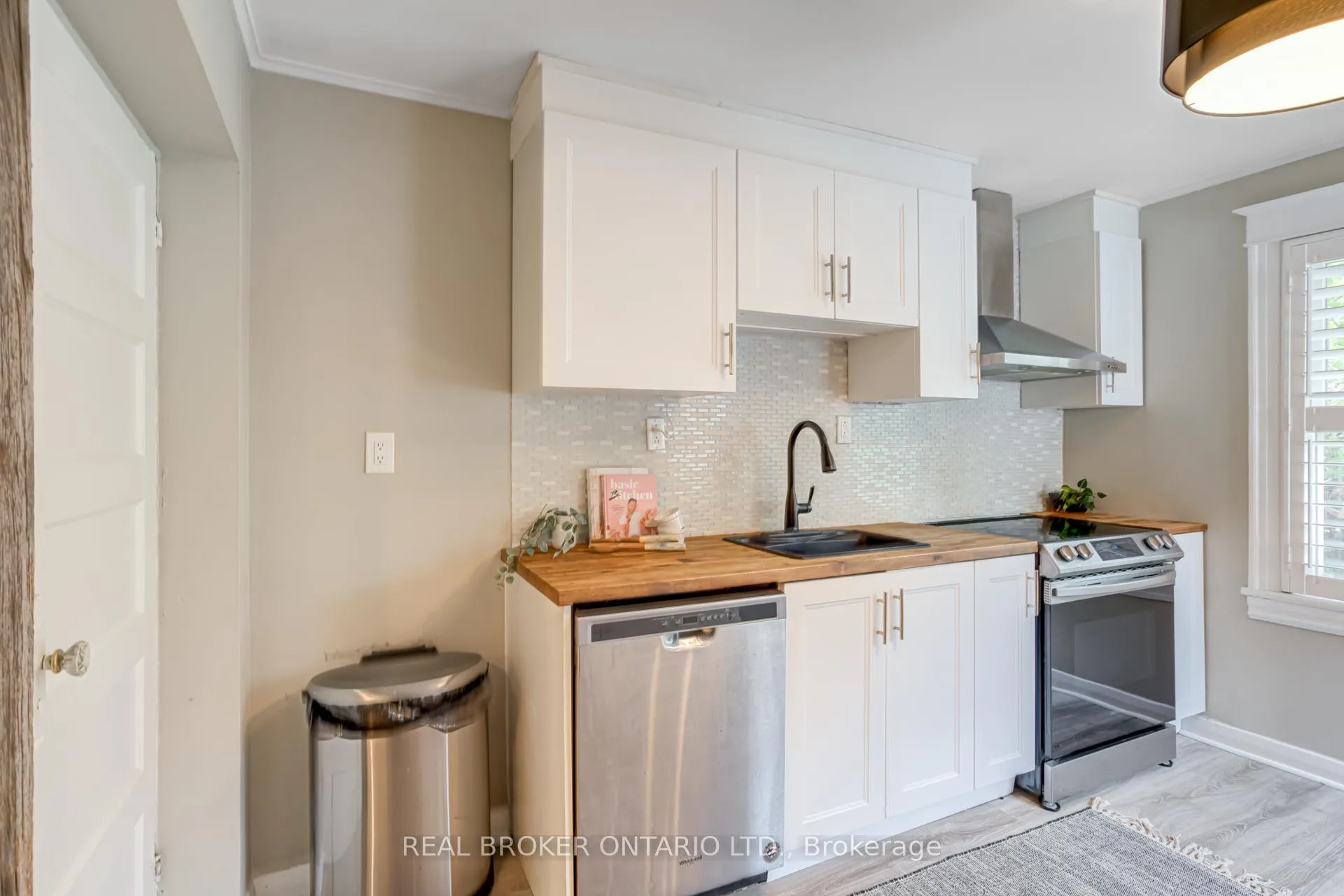 Photo 12 of 39 East Bend Avenue S, Hamilton, Stipley — HOMEH