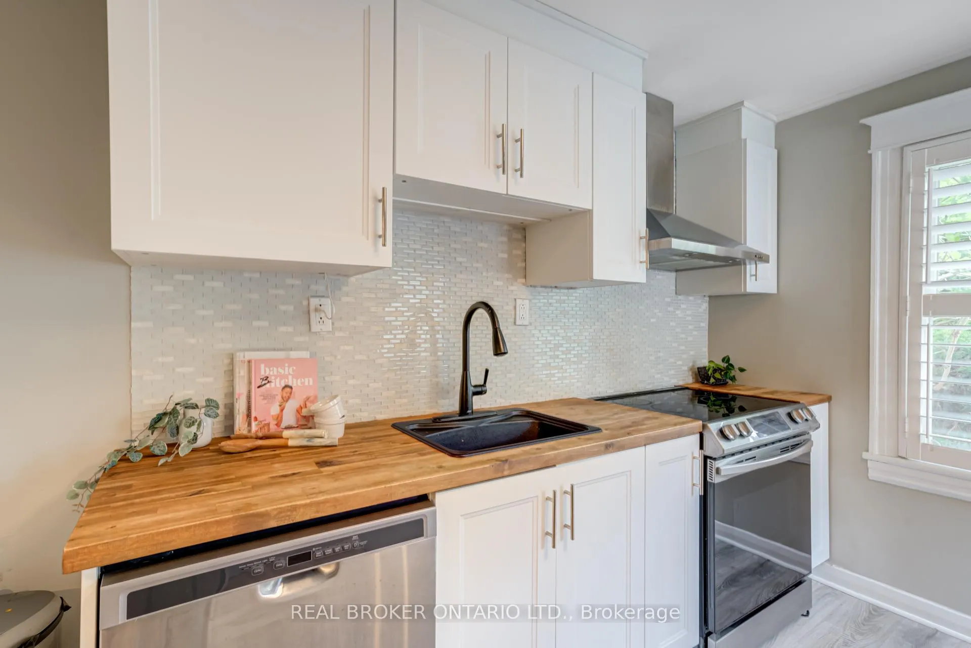 Photo 13 of 39 East Bend Avenue S, Hamilton, Stipley — HOMEH
