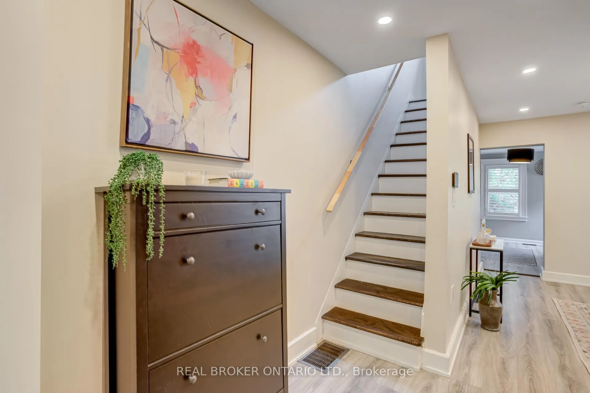 Photo 17 of 39 East Bend Avenue S, Hamilton, Stipley — HOMEH