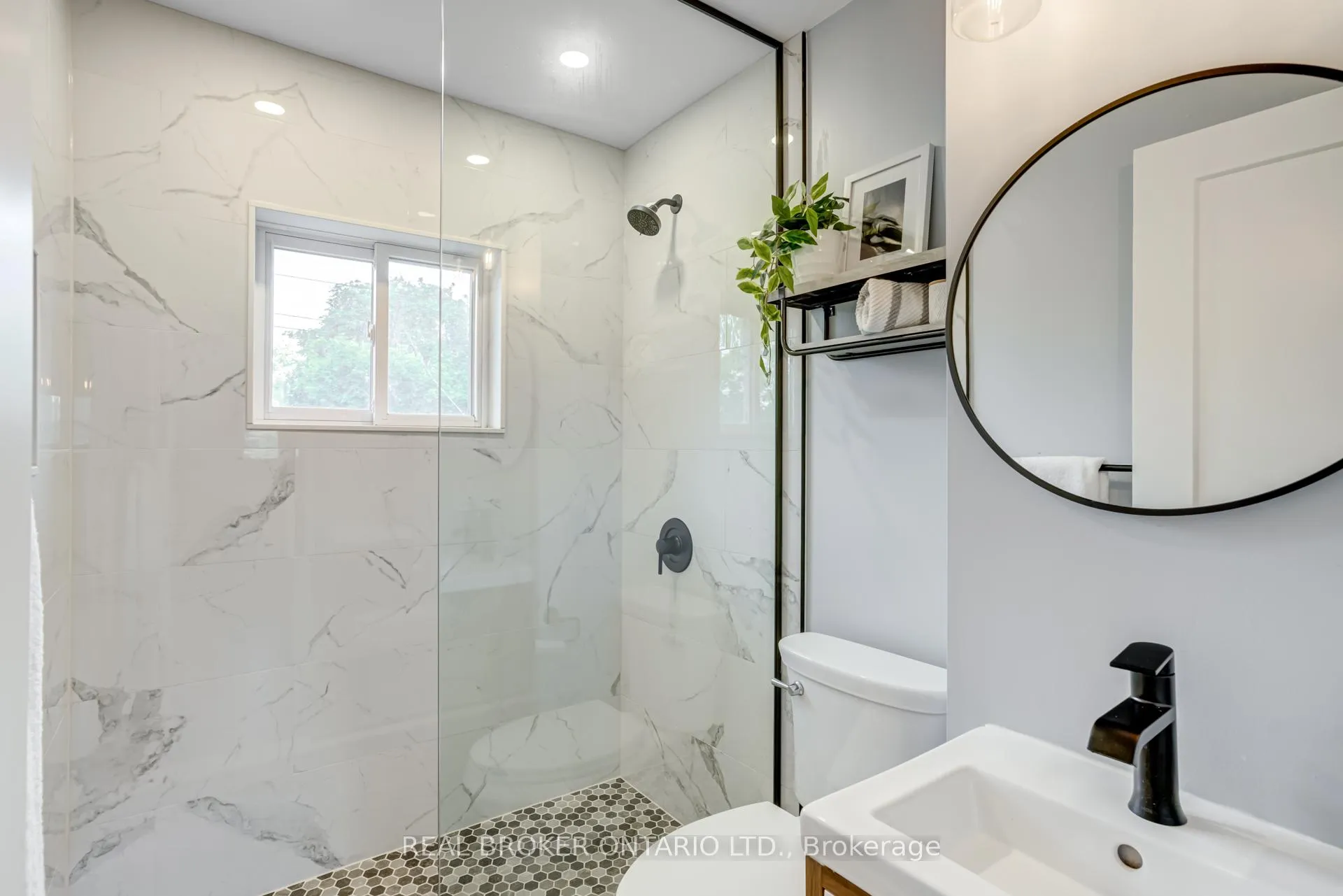 Photo 20 of 39 East Bend Avenue S, Hamilton, Stipley — HOMEH