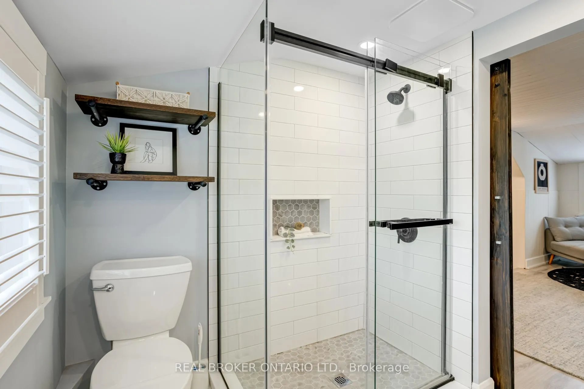 Photo 23 of 39 East Bend Avenue S, Hamilton, Stipley — HOMEH