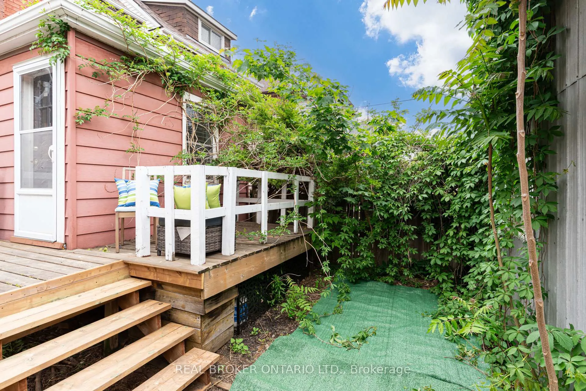 Photo 24 of 39 East Bend Avenue S, Hamilton, Stipley — HOMEH
