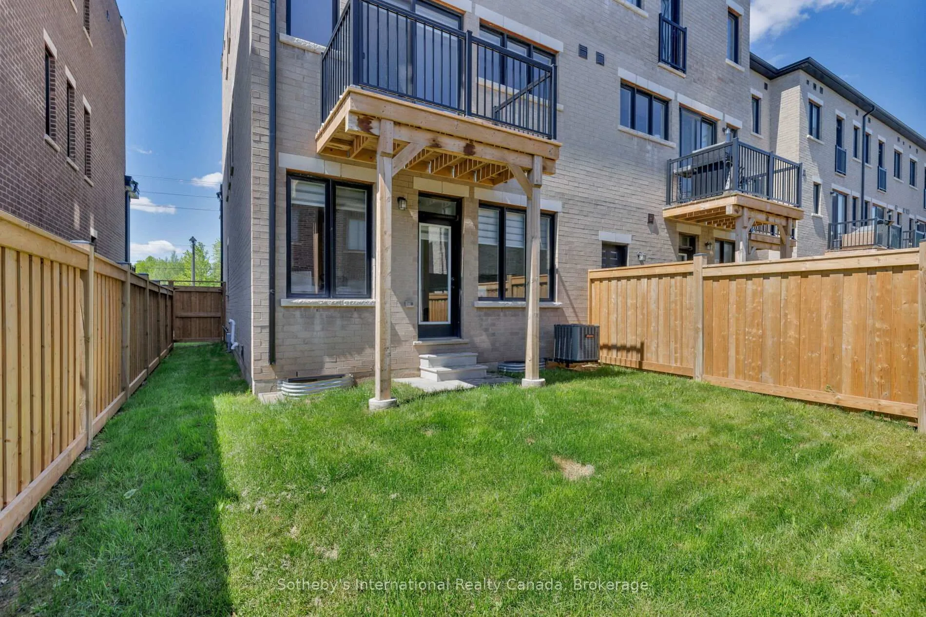 Photo 3 of 1492 Yellow Rose Circle, Oakville, Glen Abbey — HOMEH