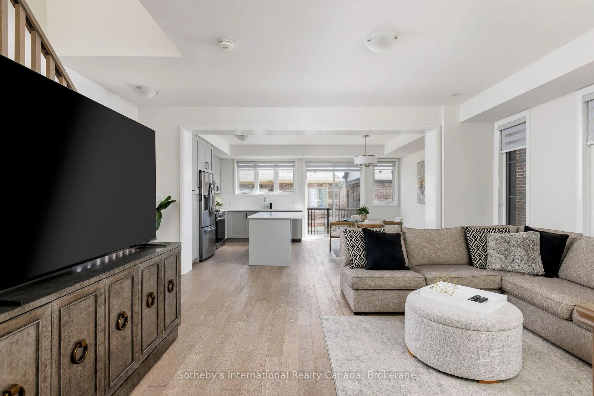 Photo 10 of 1492 Yellow Rose Circle, Oakville, Glen Abbey — HOMEH