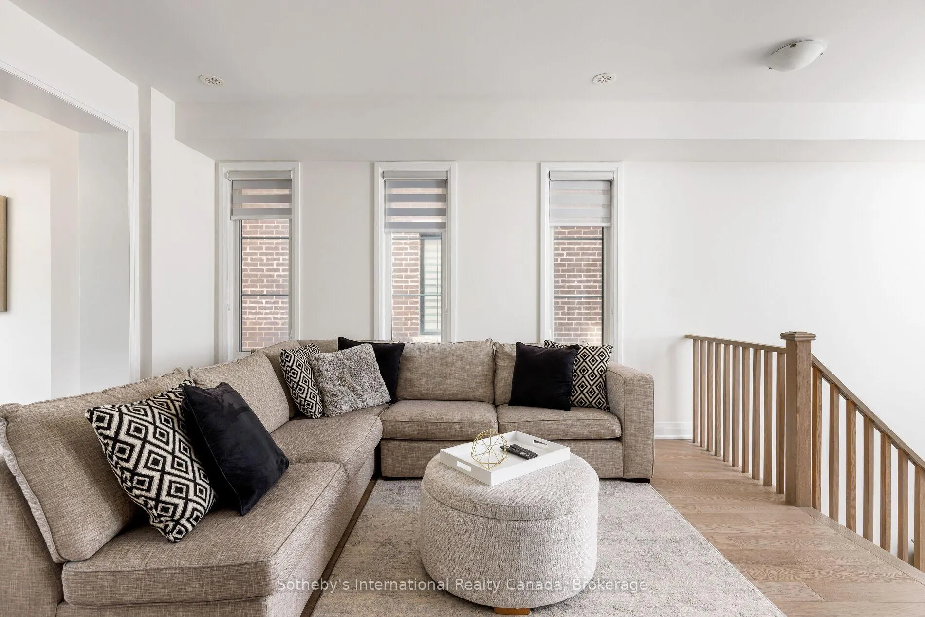 Photo 11 of 1492 Yellow Rose Circle, Oakville, Glen Abbey — HOMEH