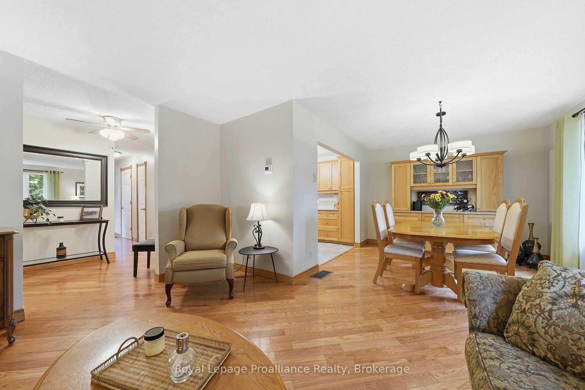 Photo 3 of 40 Springbrook Crescent, Belleville, Belleville Ward — HOMEH