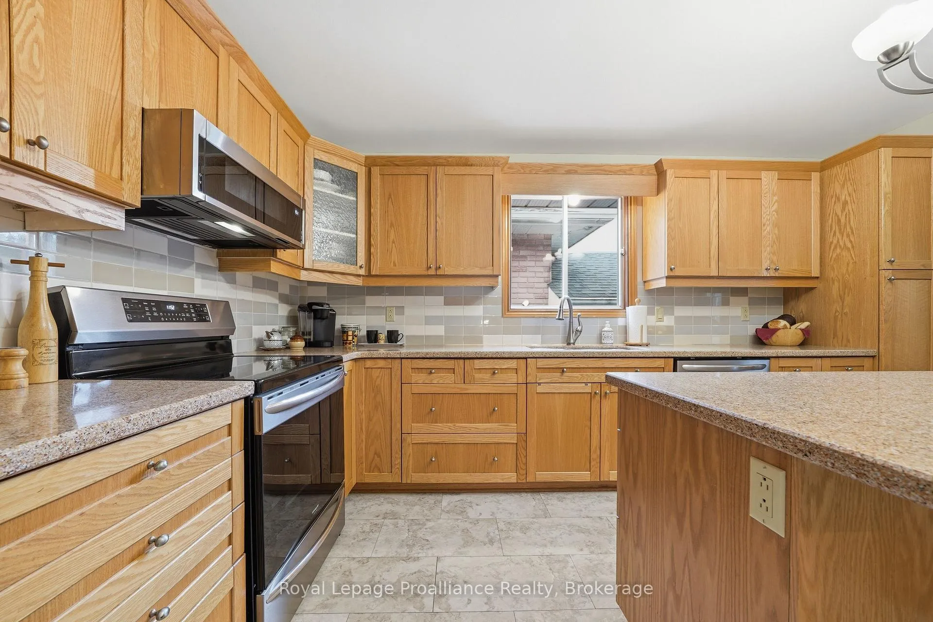 Photo 8 of 40 Springbrook Crescent, Belleville, Belleville Ward — HOMEH