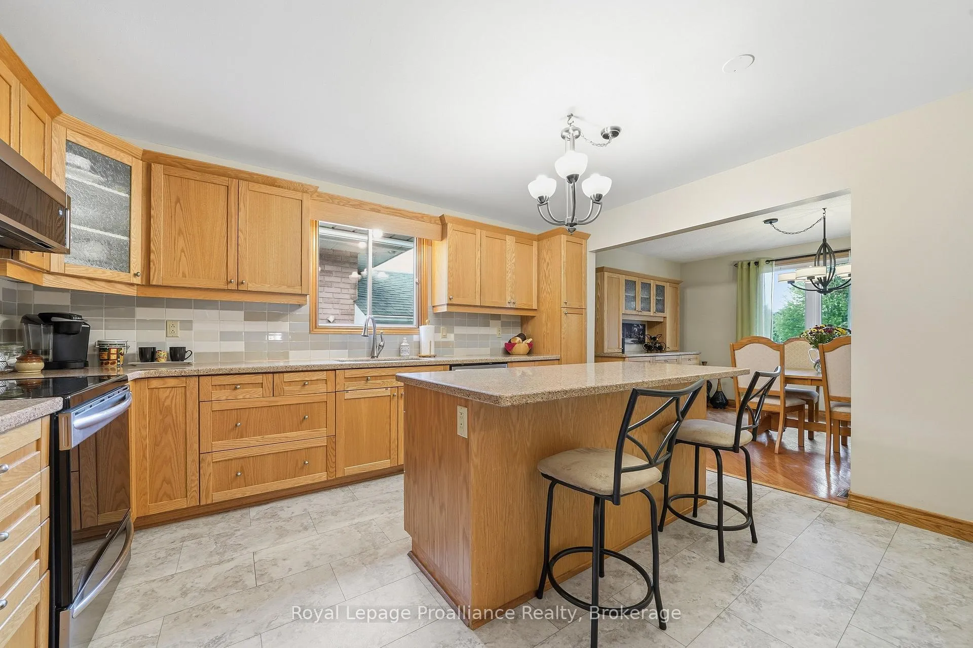 Photo 9 of 40 Springbrook Crescent, Belleville, Belleville Ward — HOMEH
