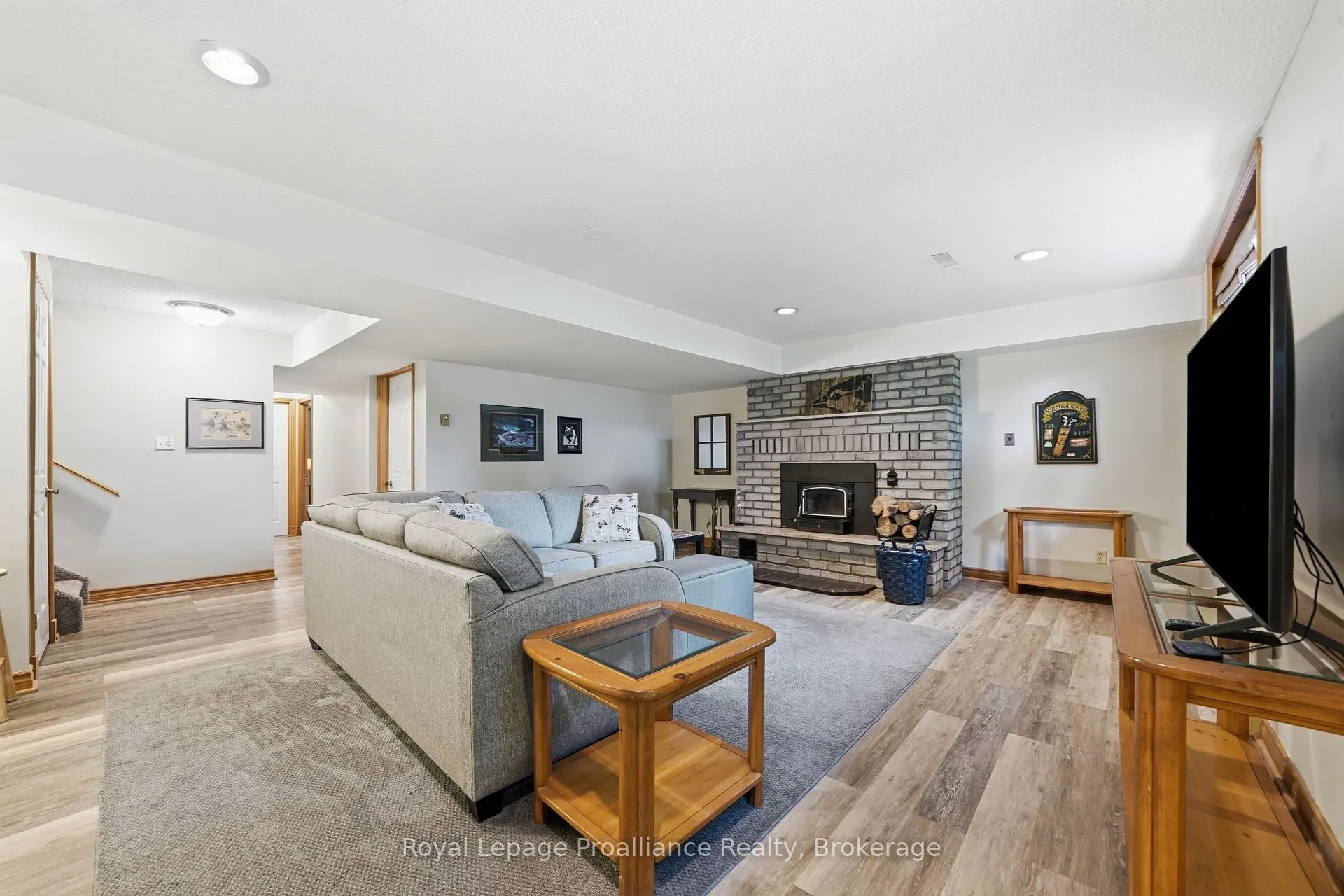 Photo 21 of 40 Springbrook Crescent, Belleville, Belleville Ward — HOMEH