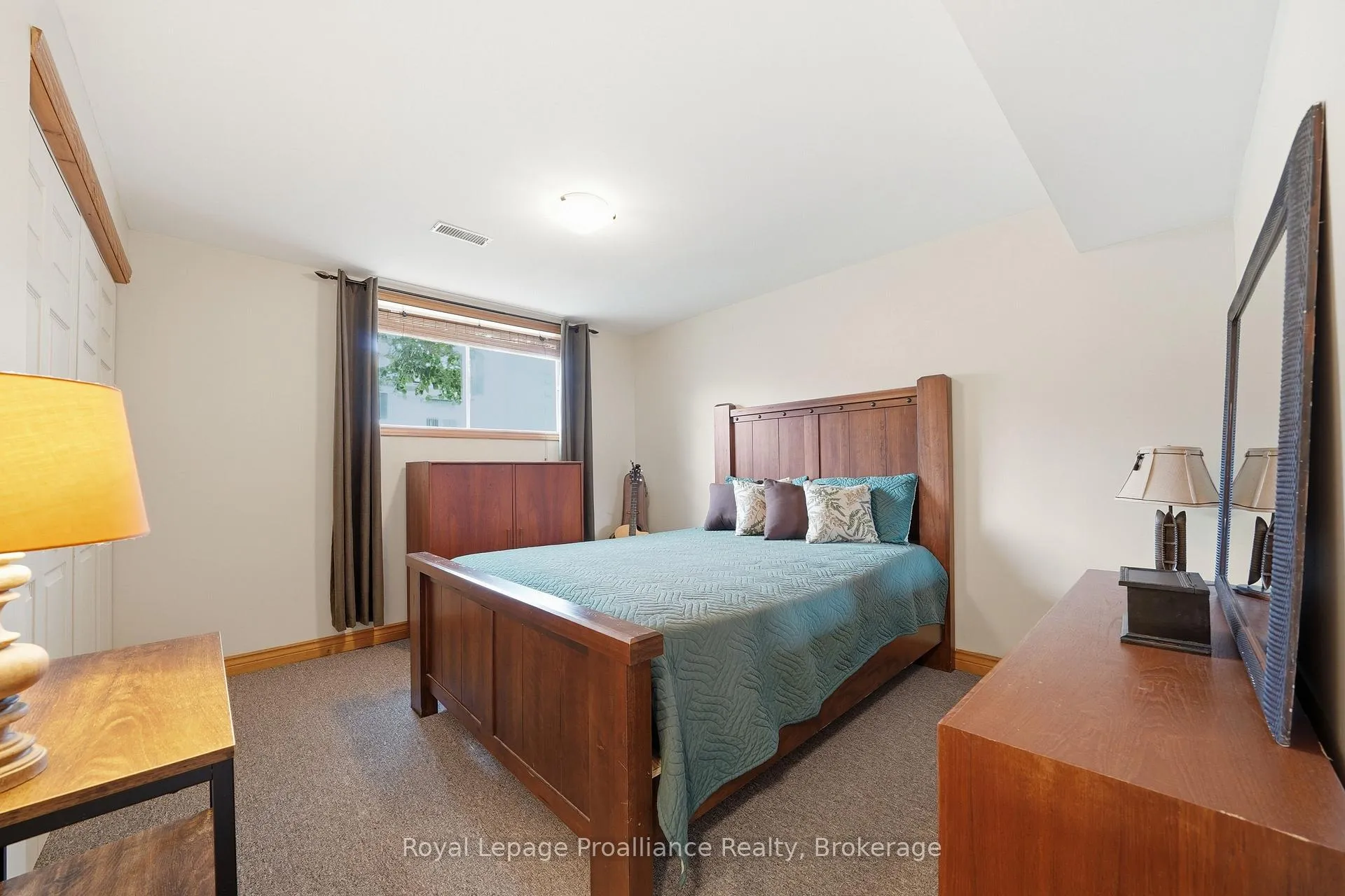 Photo 25 of 40 Springbrook Crescent, Belleville, Belleville Ward — HOMEH