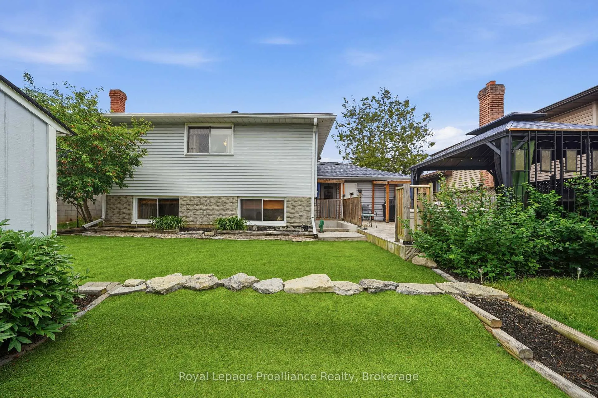 Photo 42 of 40 Springbrook Crescent, Belleville, Belleville Ward — HOMEH