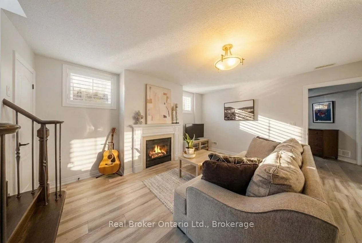 Photo 17 of 419 Rideau River Street, Waterloo — HOMEH