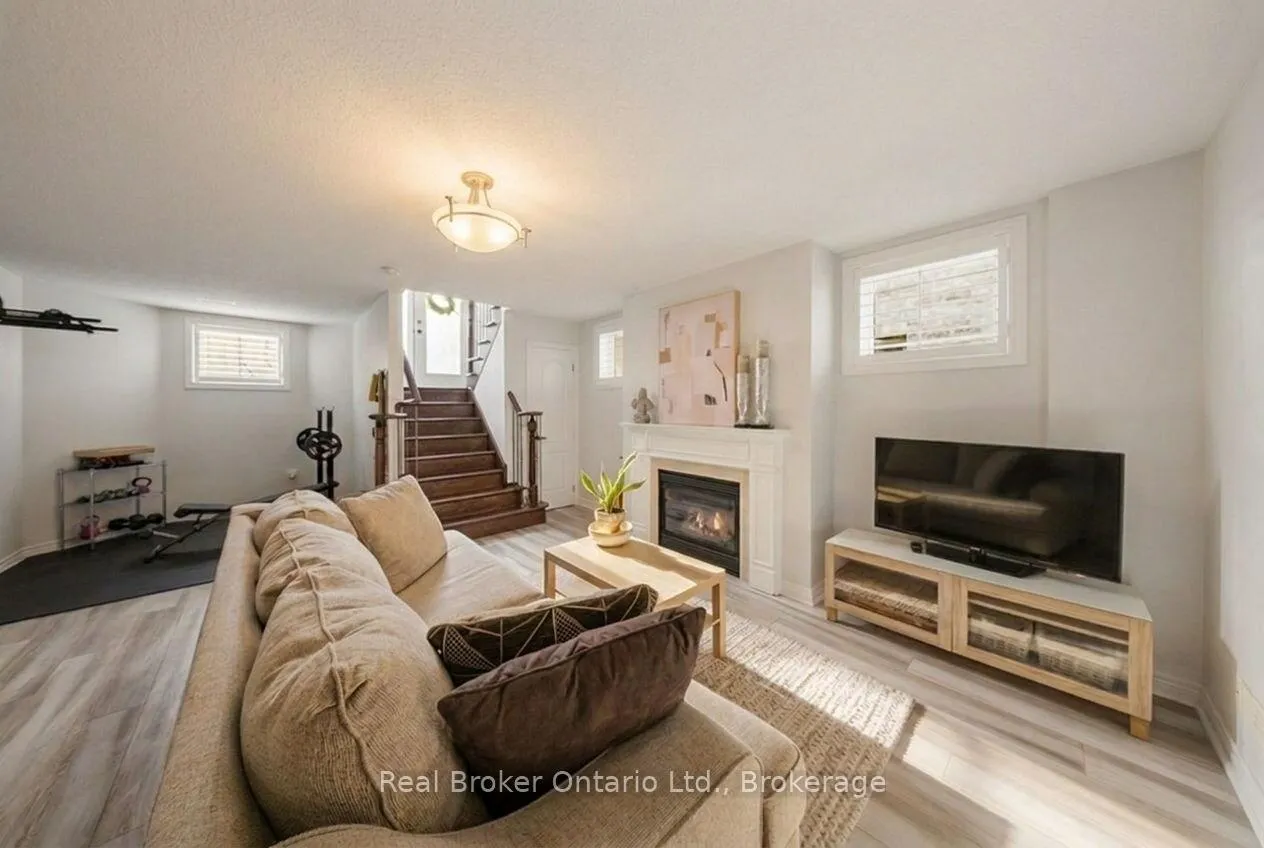 Photo 19 of 419 Rideau River Street, Waterloo — HOMEH