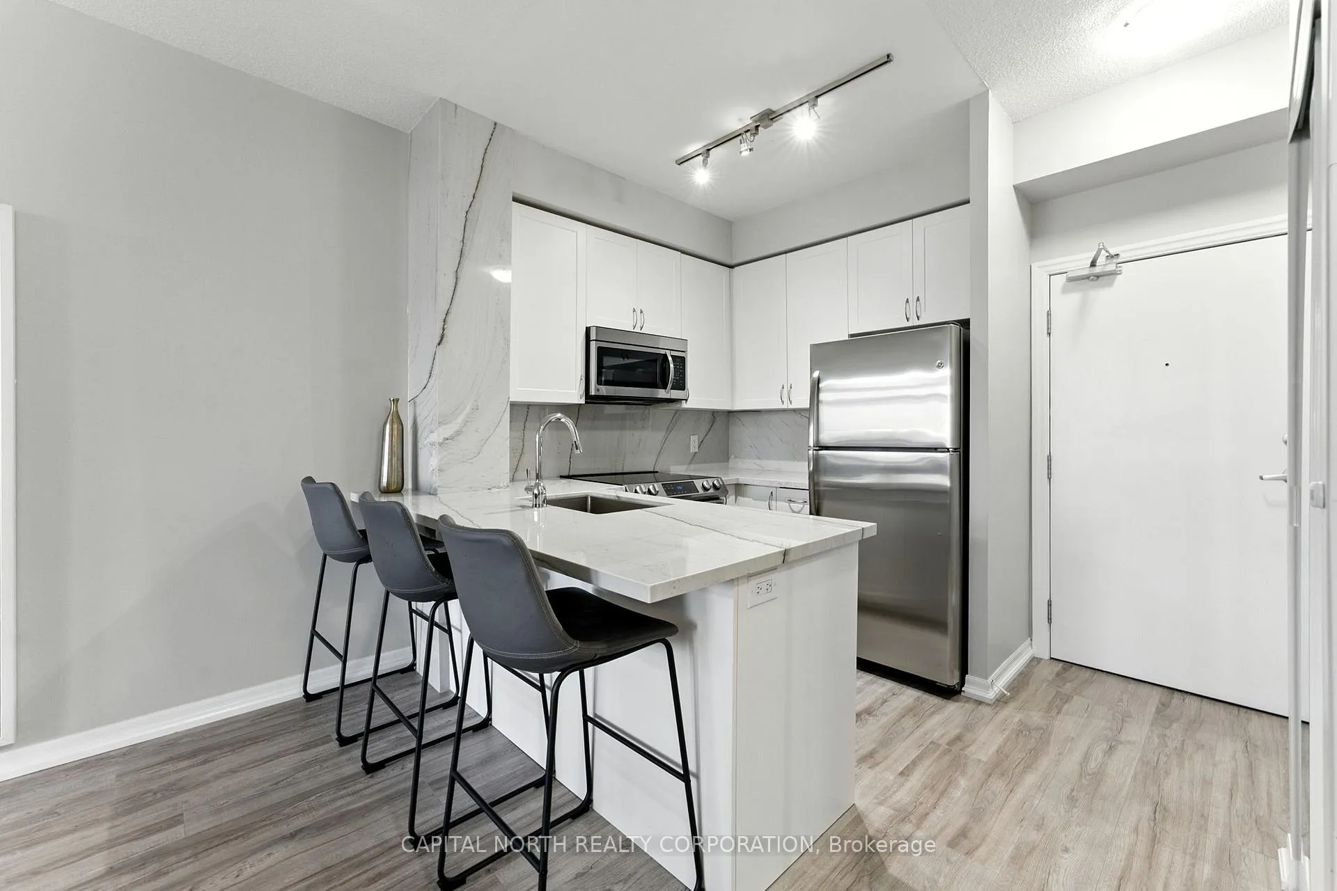Photo 3 of Unit 213, 1940 Ironstone Drive, Burlington, Uptown — HOMEH