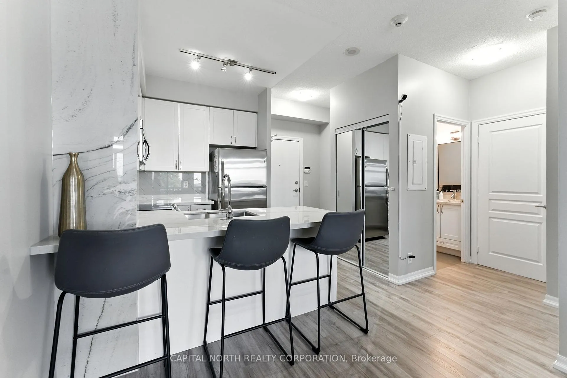 Photo 5 of Unit 213, 1940 Ironstone Drive, Burlington, Uptown — HOMEH