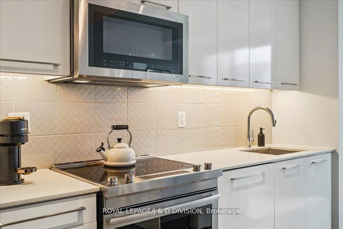 Photo 7 of Unit 405, 90 Niagara Street, Toronto, Niagara — HOMEH