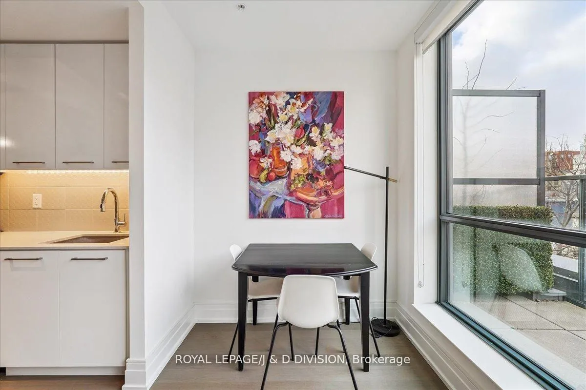 Photo 11 of Unit 405, 90 Niagara Street, Toronto, Niagara — HOMEH