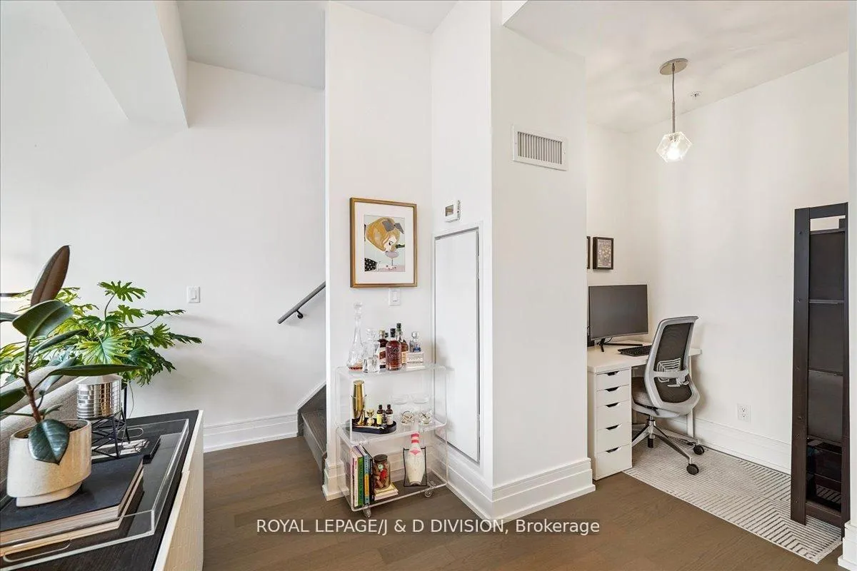 Photo 15 of Unit 405, 90 Niagara Street, Toronto, Niagara — HOMEH