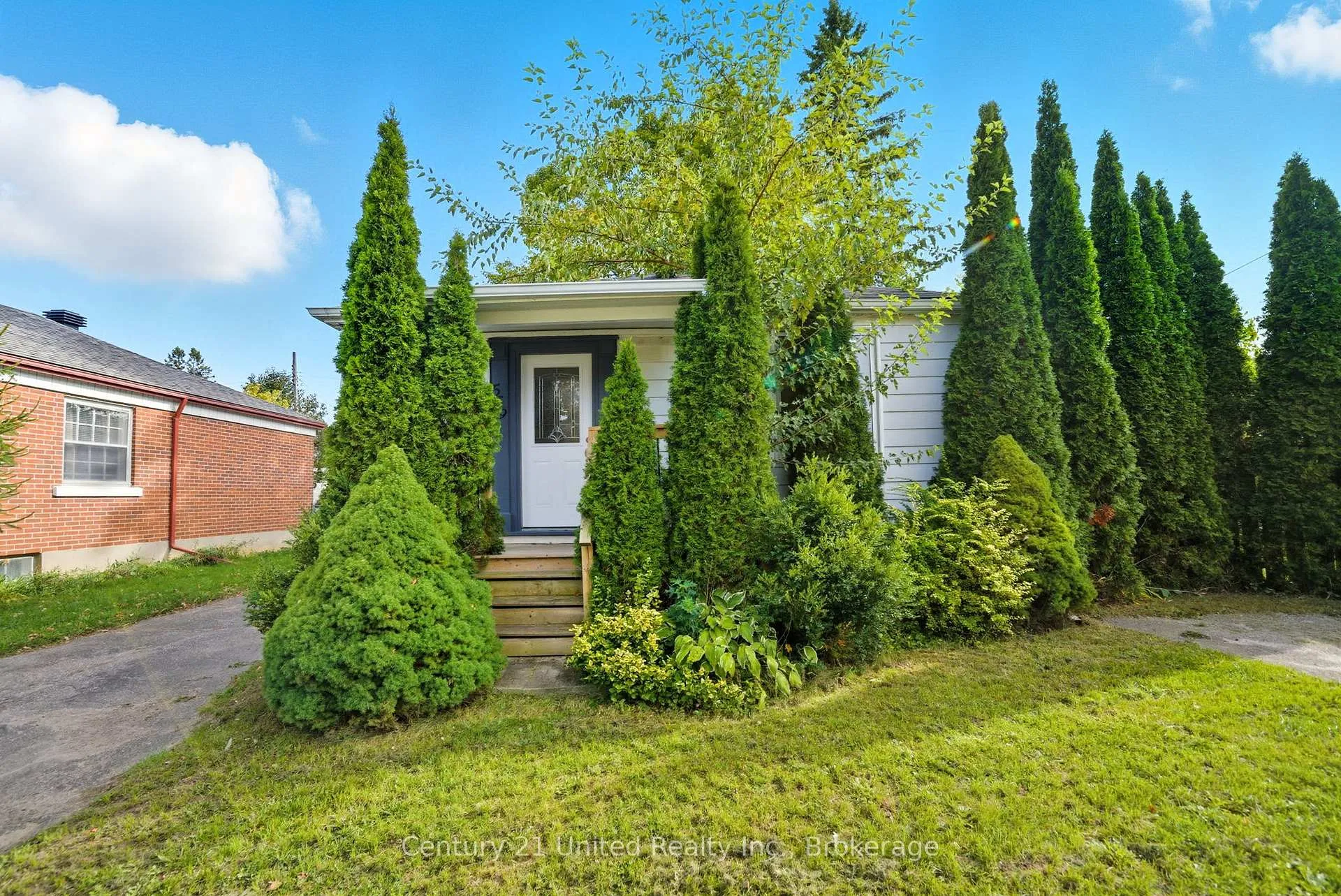 Photo 2 of 559 Hamilton Street, Peterborough, Otonabee Ward 1 — HOMEH