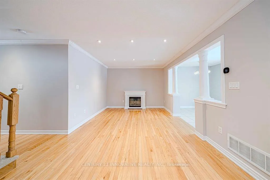 Photo 8 of 63 Kirkland Place, Whitby, Williamsburg — HOMEH