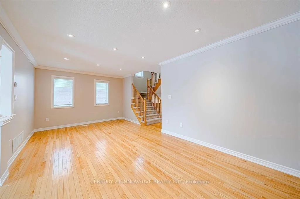 Photo 10 of 63 Kirkland Place, Whitby, Williamsburg — HOMEH