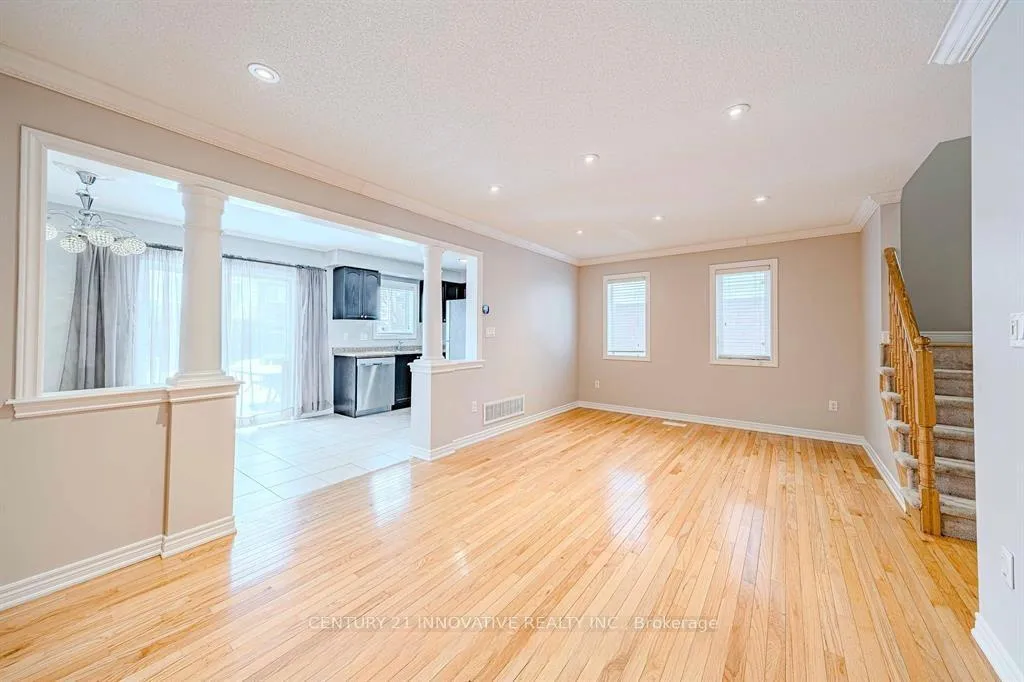 Photo 11 of 63 Kirkland Place, Whitby, Williamsburg — HOMEH