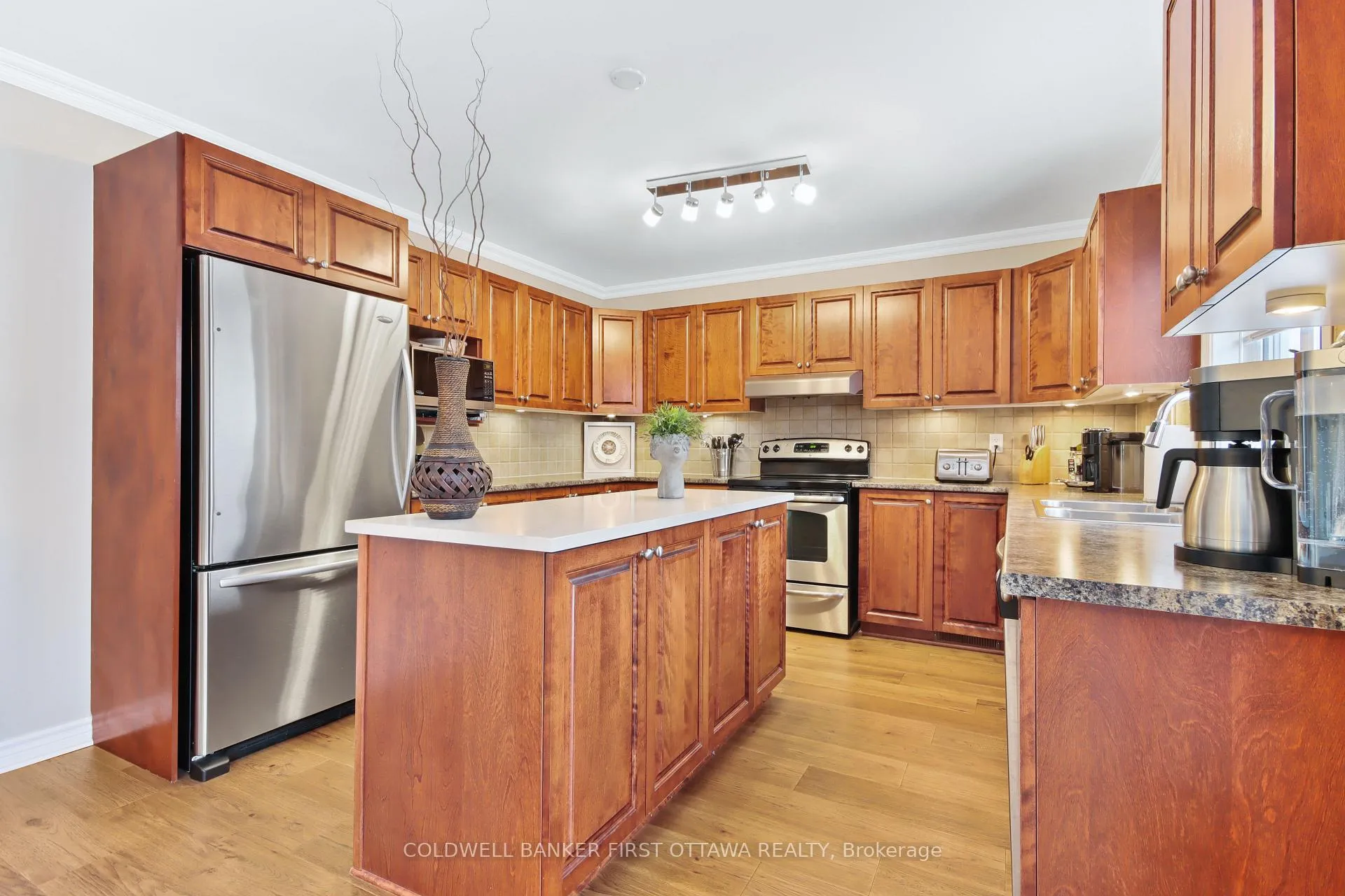Photo 4 of 328 Fairlakes Way, Ottawa, Avalon East — HOMEH