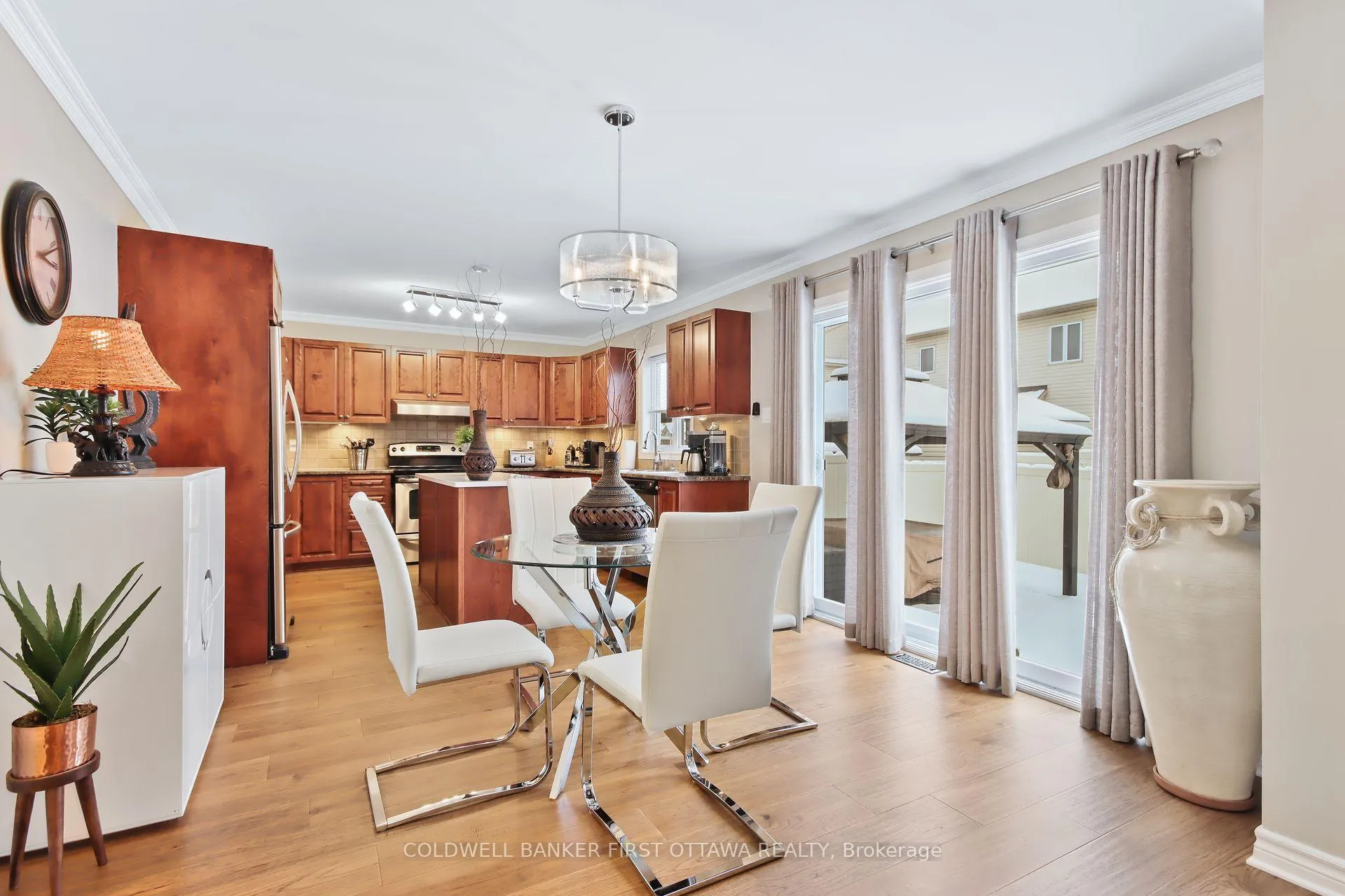 Photo 5 of 328 Fairlakes Way, Ottawa, Avalon East — HOMEH