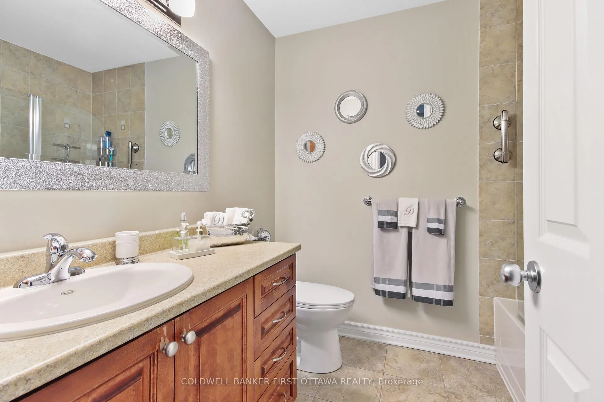 Photo 13 of 328 Fairlakes Way, Ottawa, Avalon East — HOMEH