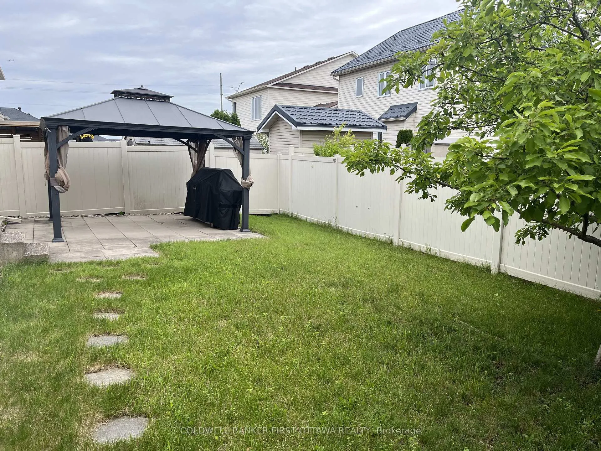 Photo 19 of 328 Fairlakes Way, Ottawa, Avalon East — HOMEH