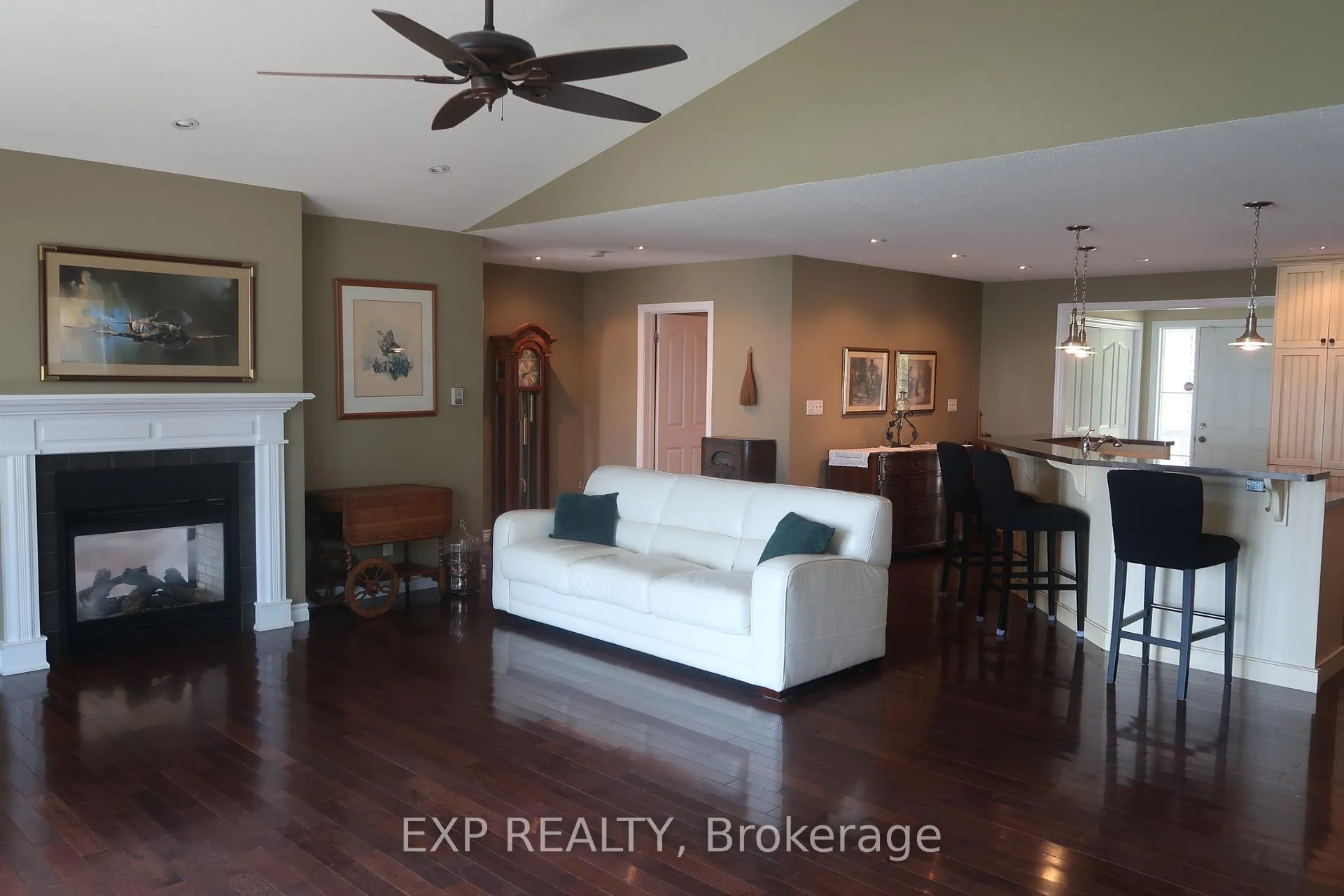 Photo 2 of 2674 Lakeshore Drive, Ramara, Brechin — HOMEH