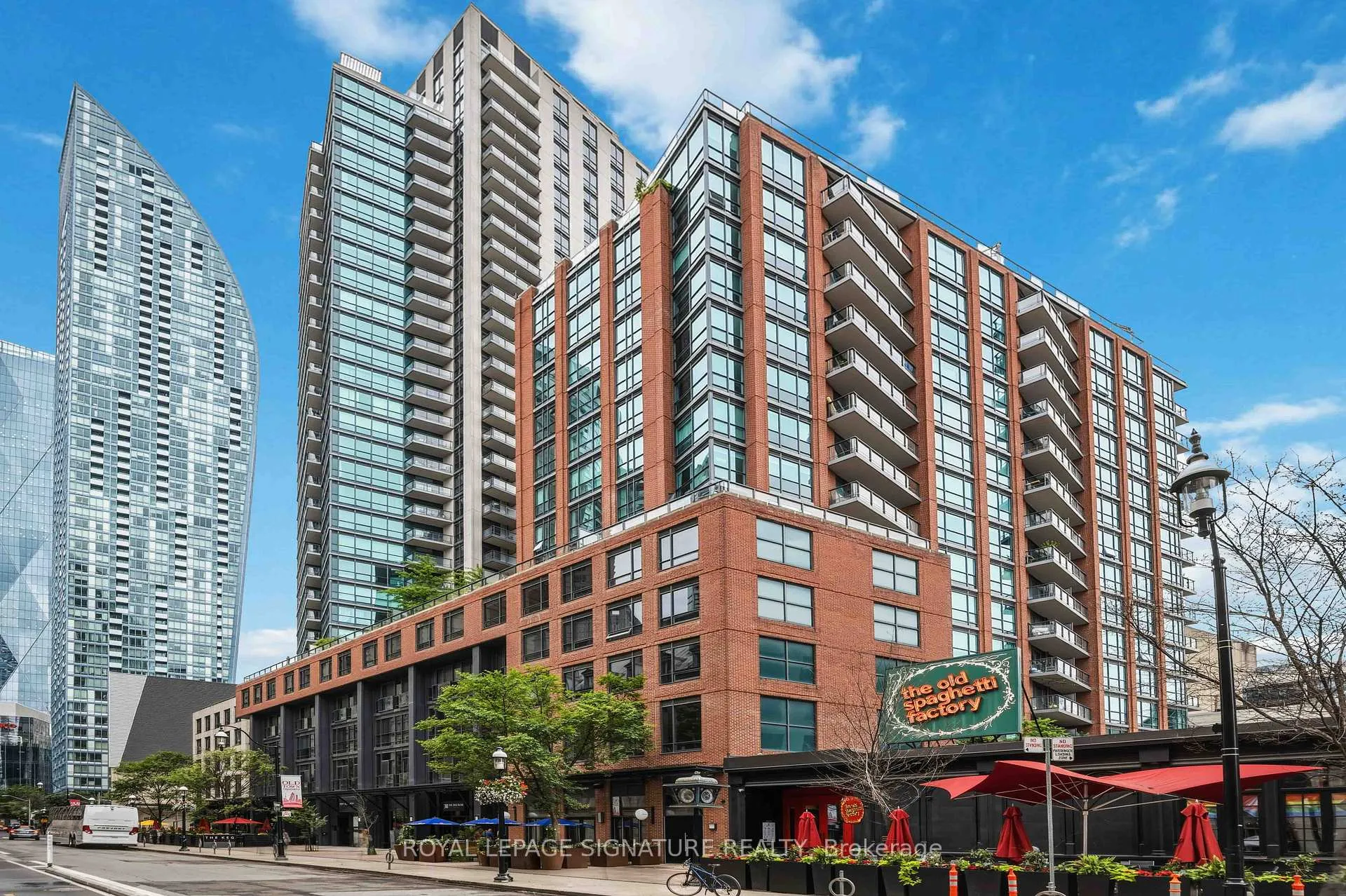 Photo 2 of Unit 1409, 38 The Esplanade, Toronto, Waterfront Communities — HOMEH
