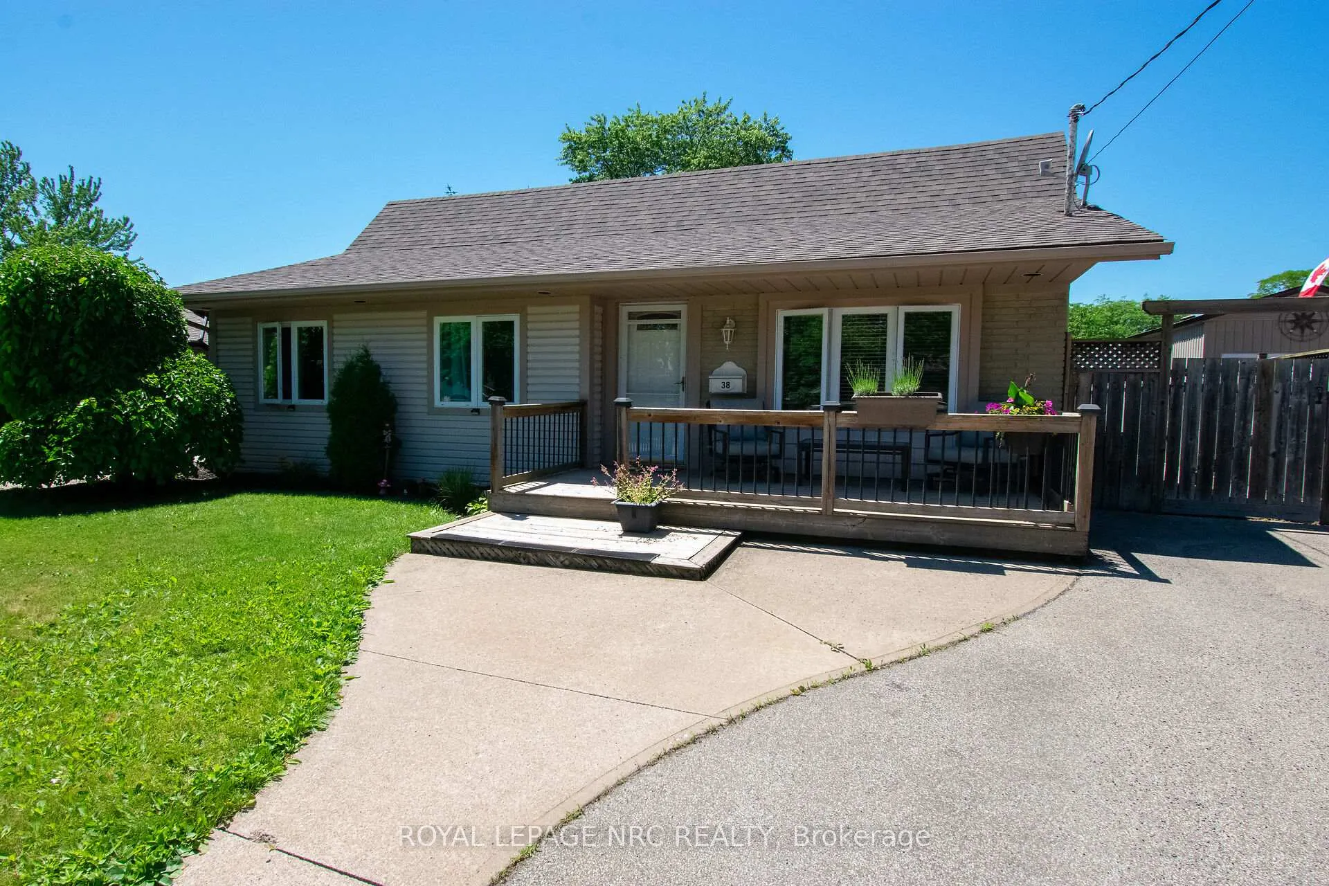 Photo 1 of 38 Carriage Road, St. Catharines, Secord Woods — HOMEH