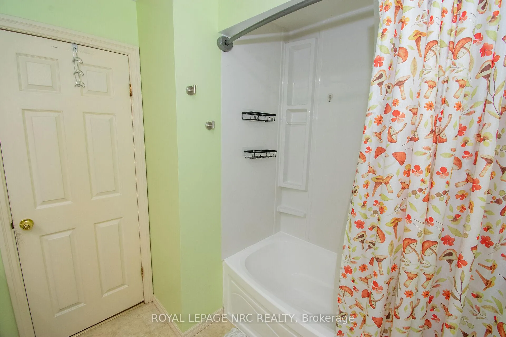 Photo 19 of 38 Carriage Road, St. Catharines, Secord Woods — HOMEH