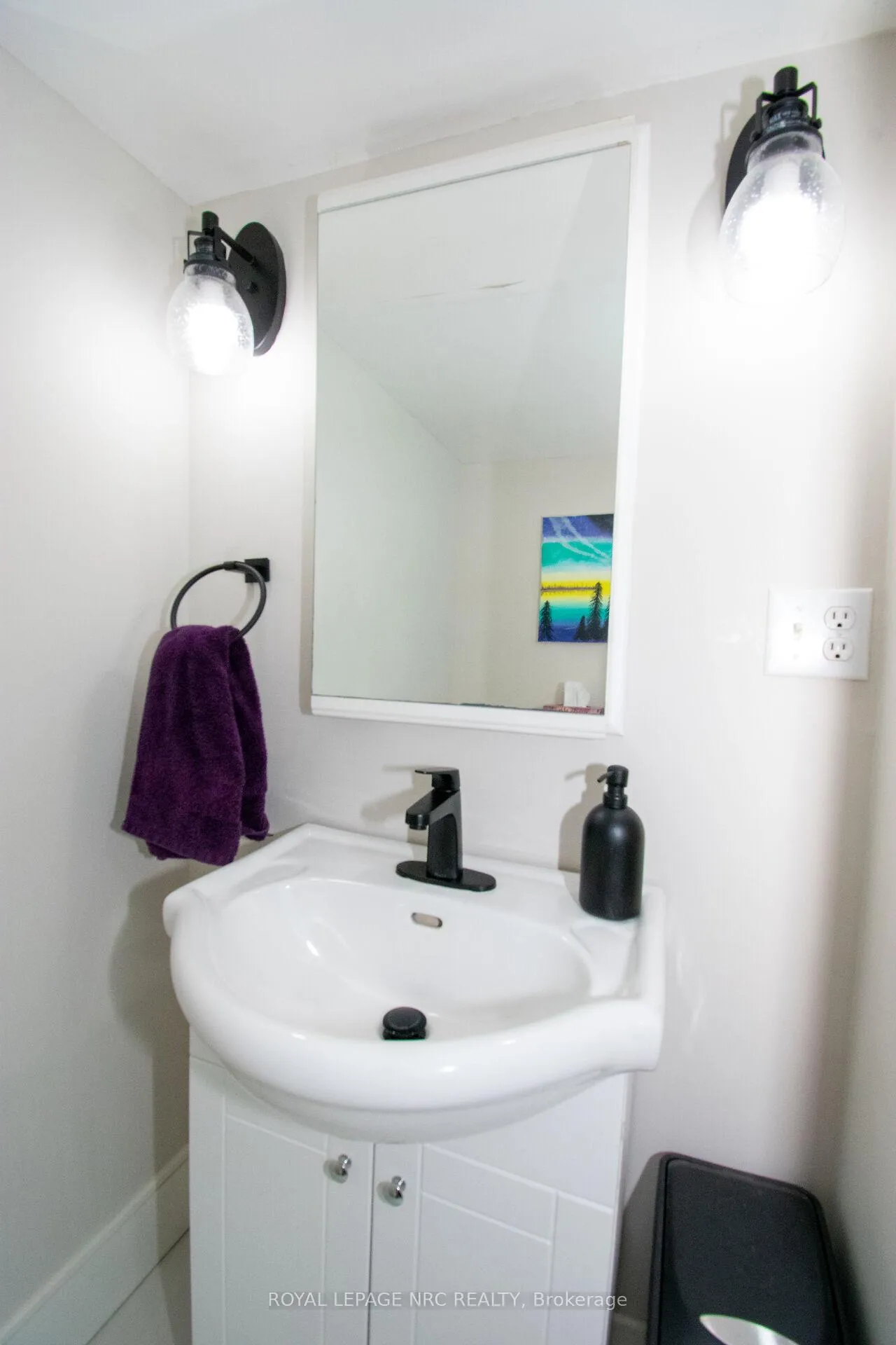 Photo 32 of 38 Carriage Road, St. Catharines, Secord Woods — HOMEH