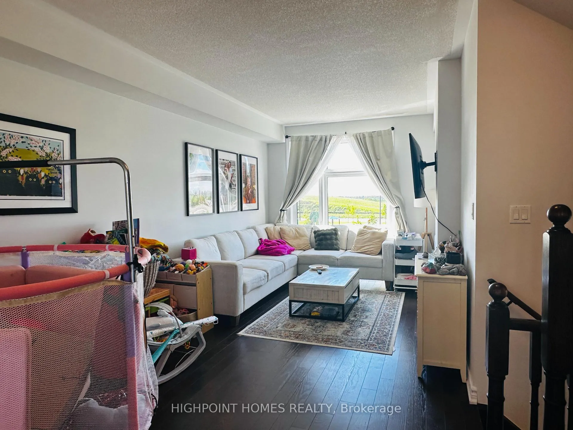 Photo 4 of 87 Douet Lane, Ajax, South East — HOMEH