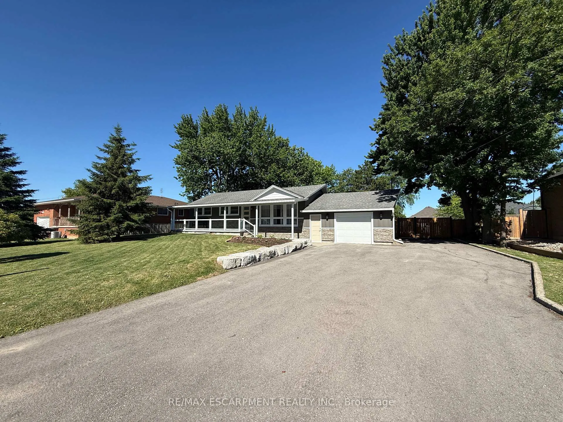 Photo 2 of 99 Byron Avenue, Hamilton, Stoney Creek Mountain — HOMEH