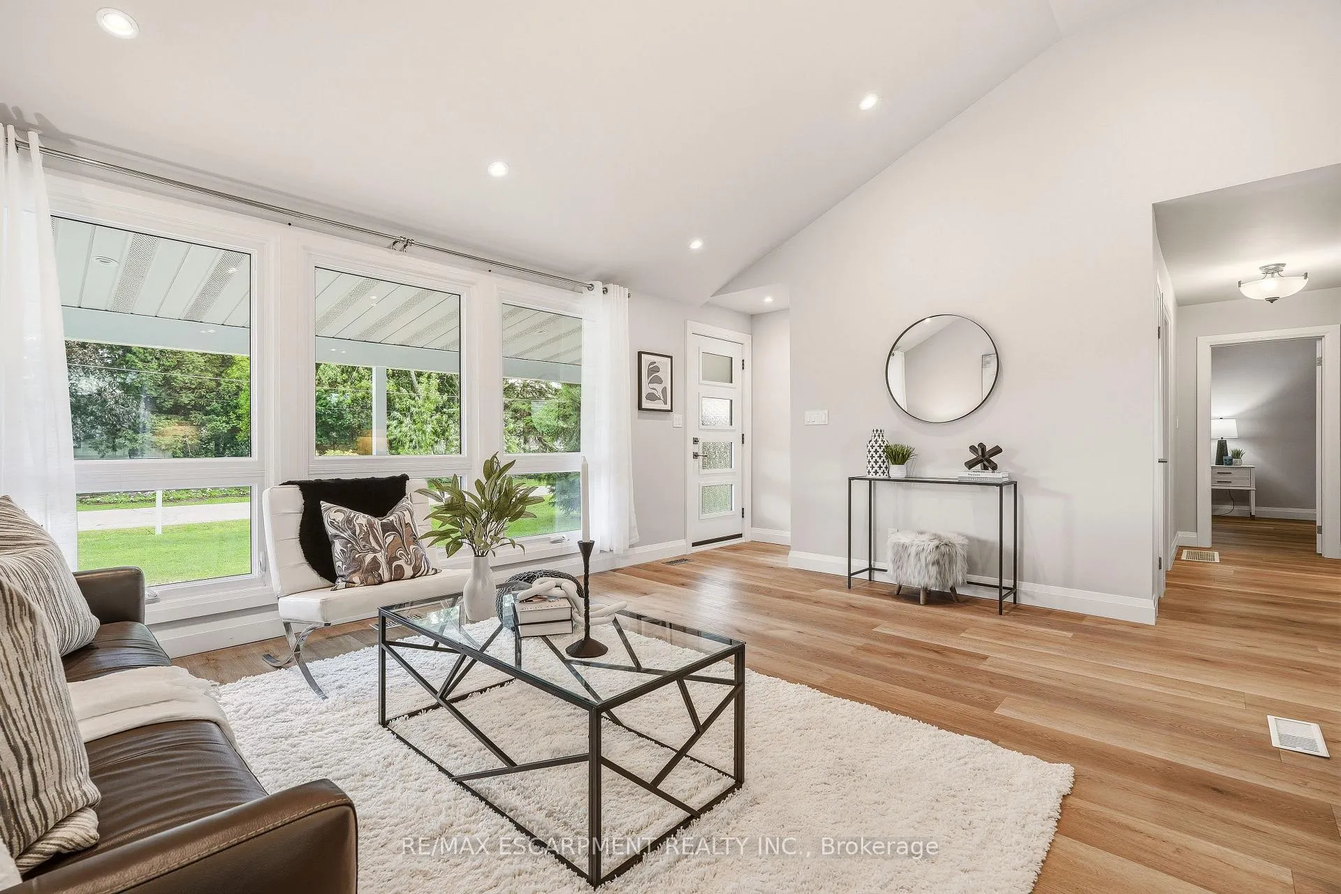 Photo 4 of 99 Byron Avenue, Hamilton, Stoney Creek Mountain — HOMEH