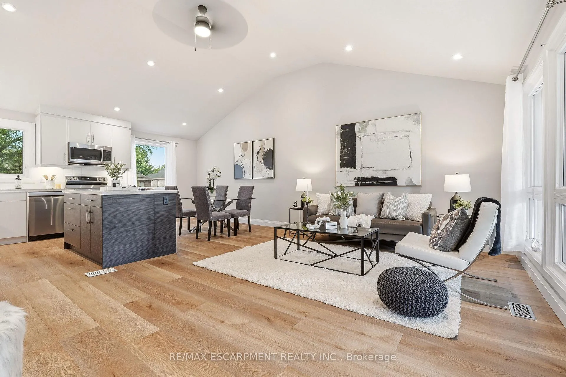 Photo 5 of 99 Byron Avenue, Hamilton, Stoney Creek Mountain — HOMEH