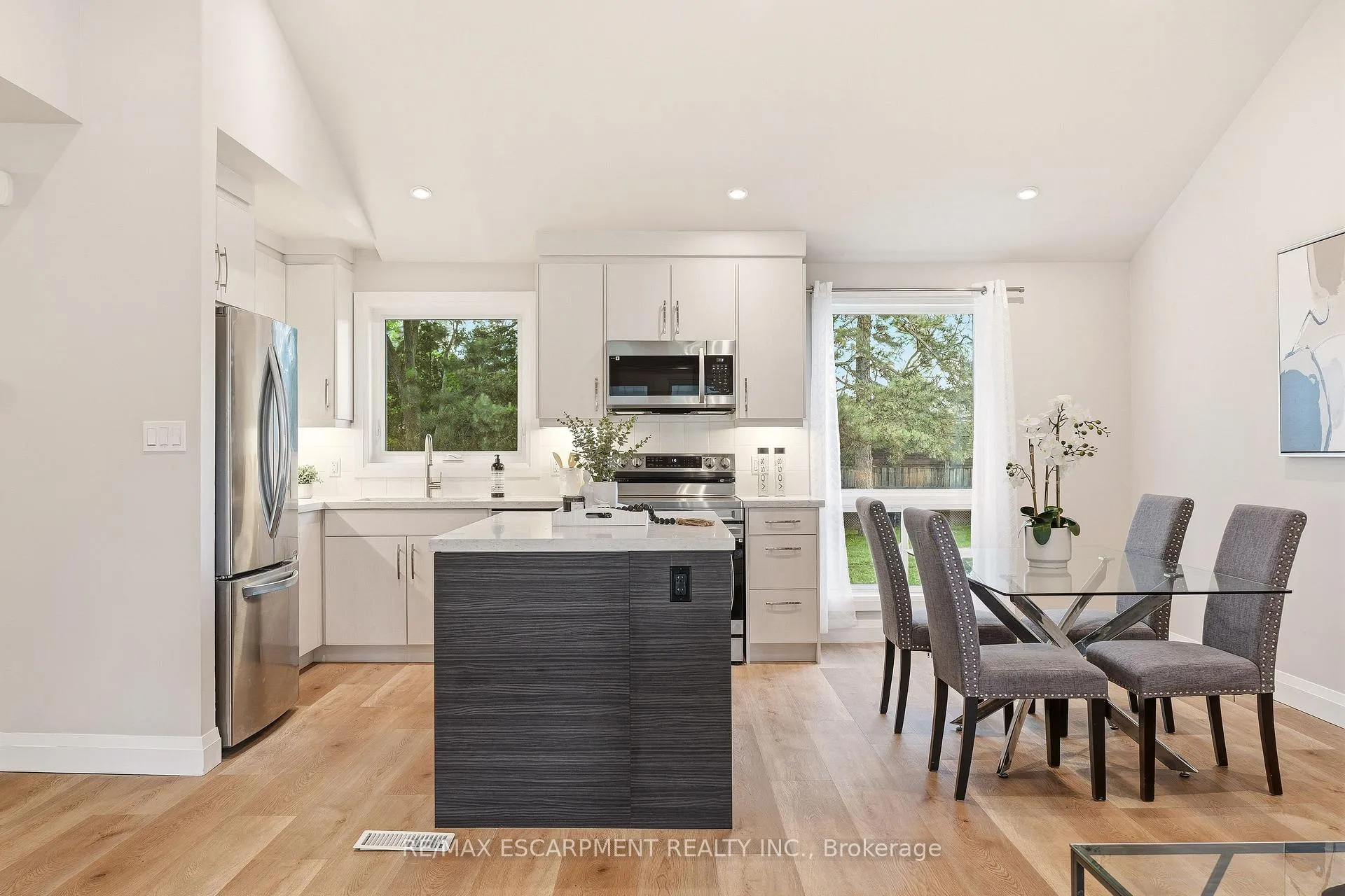 Photo 9 of 99 Byron Avenue, Hamilton, Stoney Creek Mountain — HOMEH