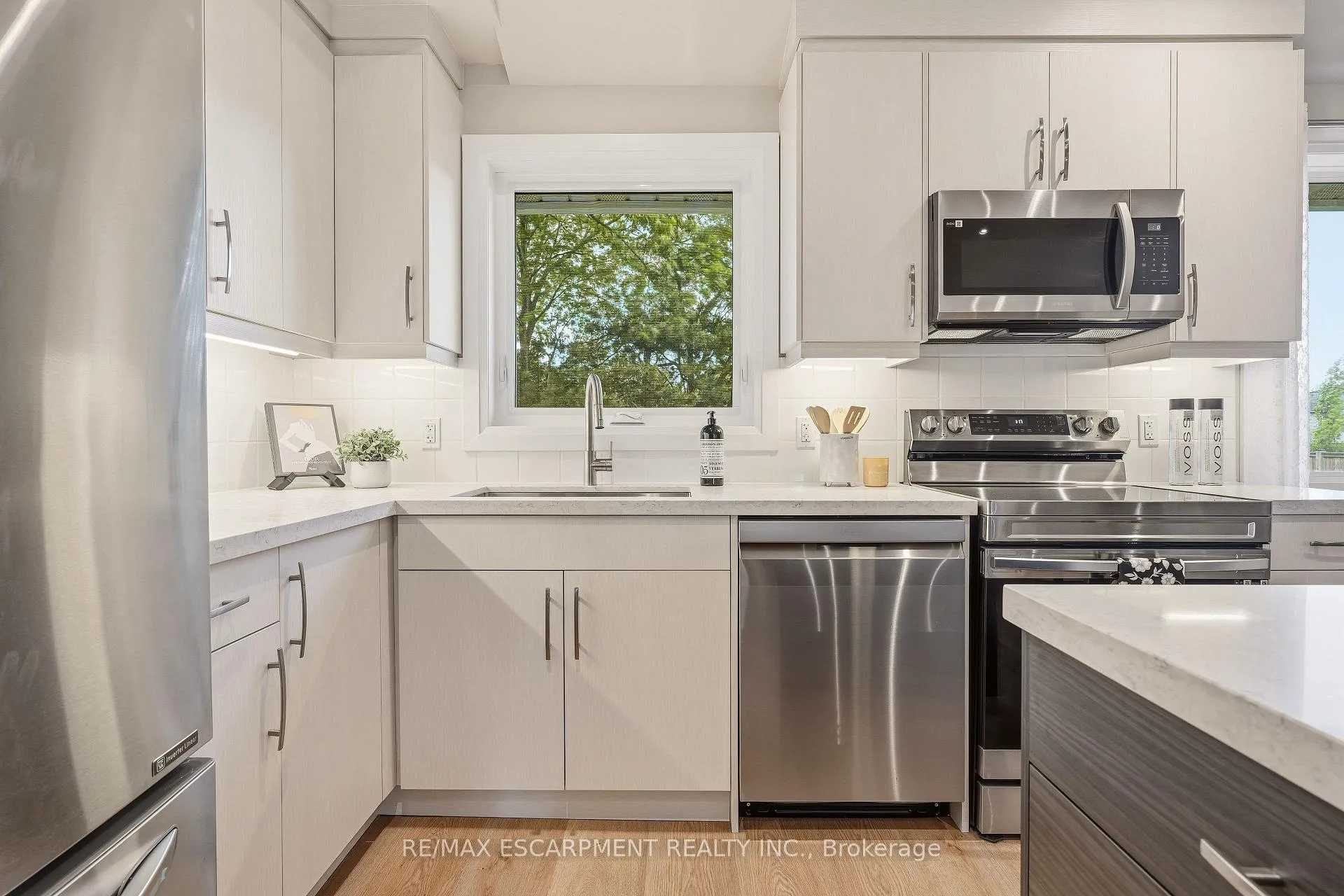 Photo 14 of 99 Byron Avenue, Hamilton, Stoney Creek Mountain — HOMEH