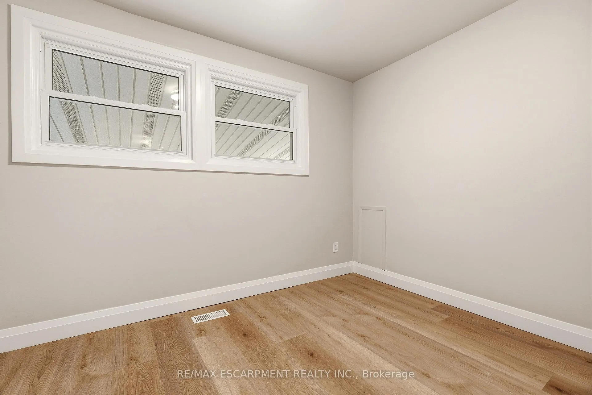 Photo 18 of 99 Byron Avenue, Hamilton, Stoney Creek Mountain — HOMEH