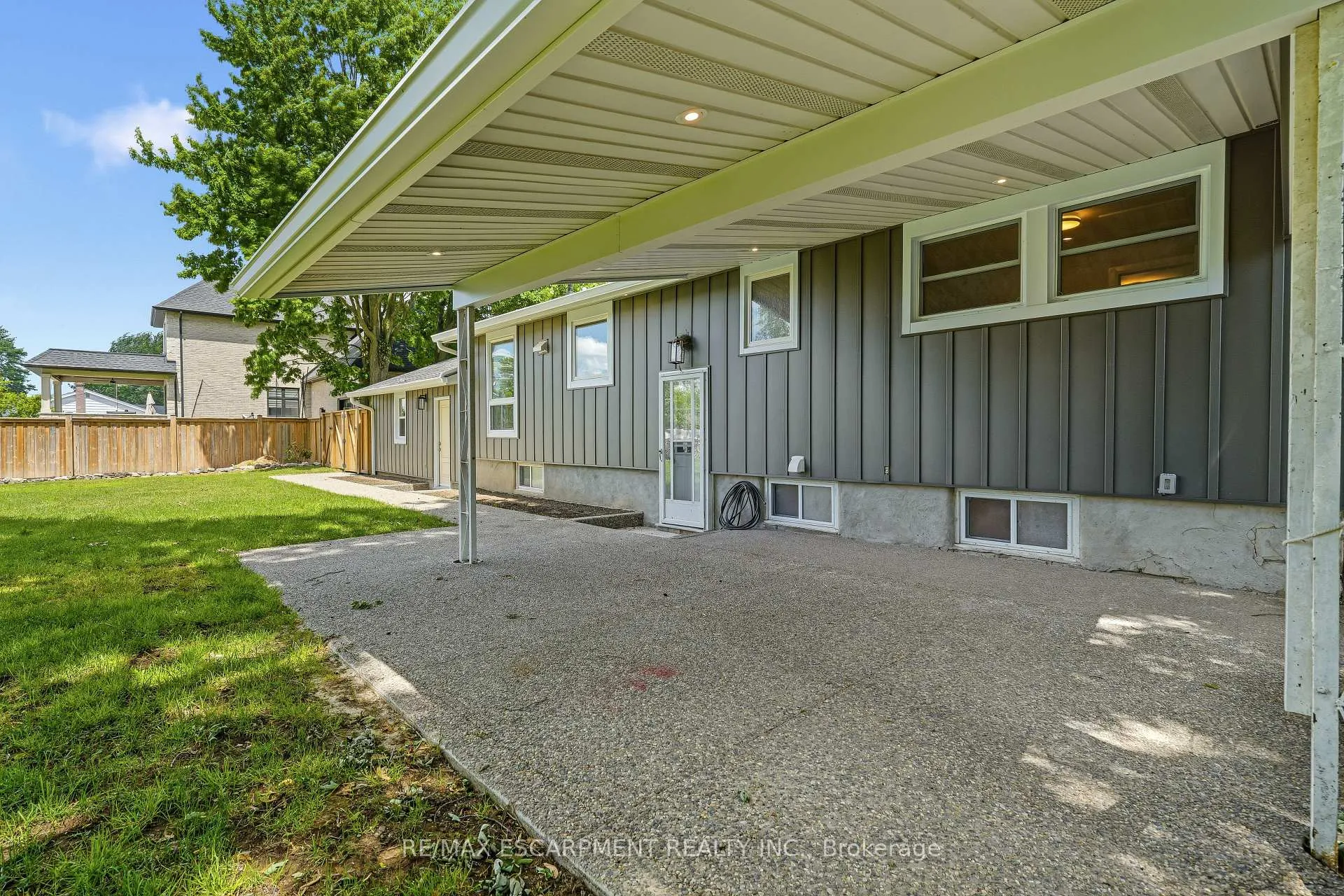 Photo 33 of 99 Byron Avenue, Hamilton, Stoney Creek Mountain — HOMEH