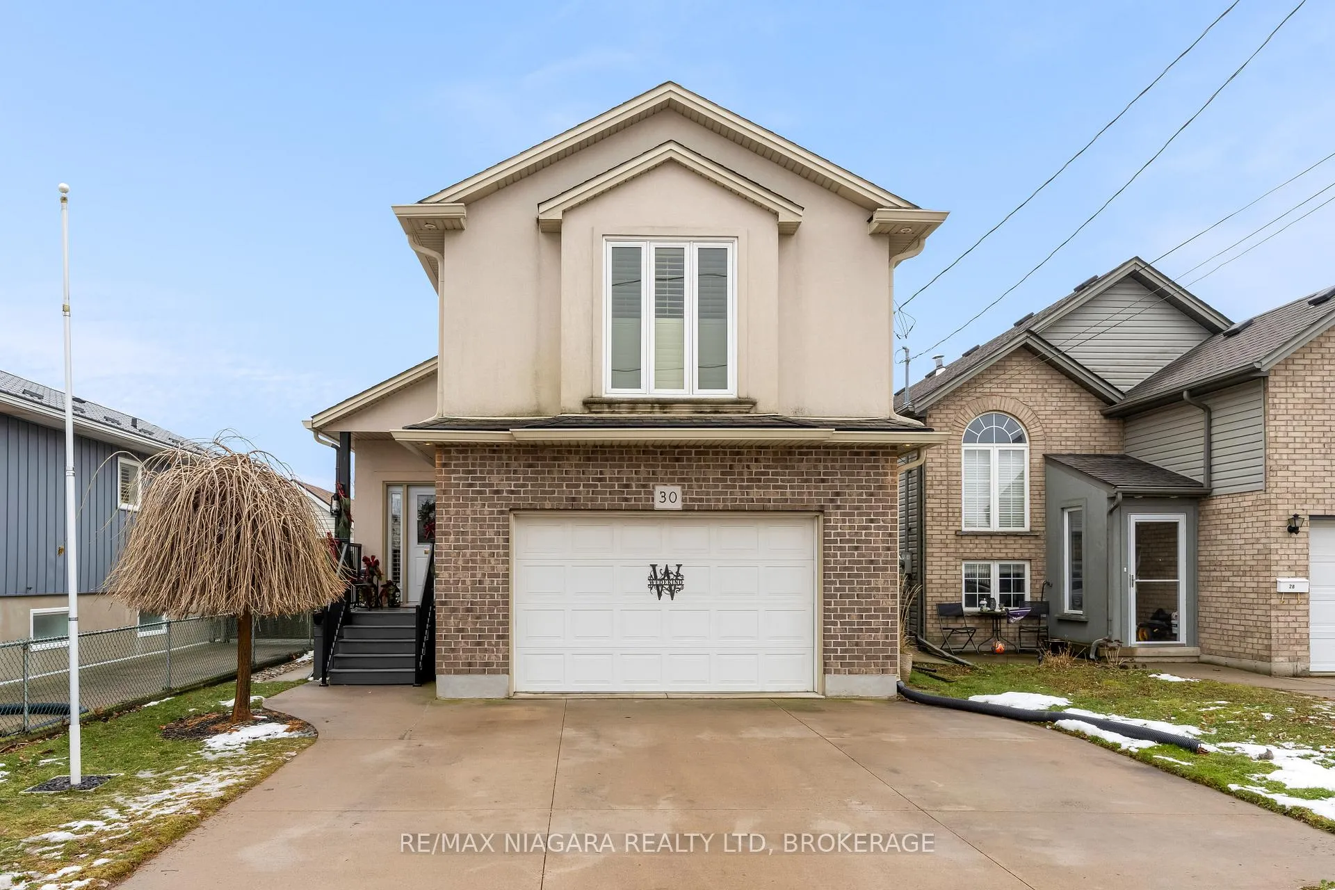 Photo 2 of 30 Ball Avenue, St. Catharines, Burleigh Hill — HOMEH