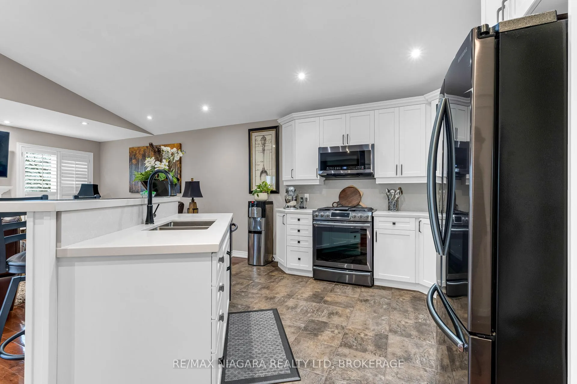 Photo 6 of 30 Ball Avenue, St. Catharines, Burleigh Hill — HOMEH