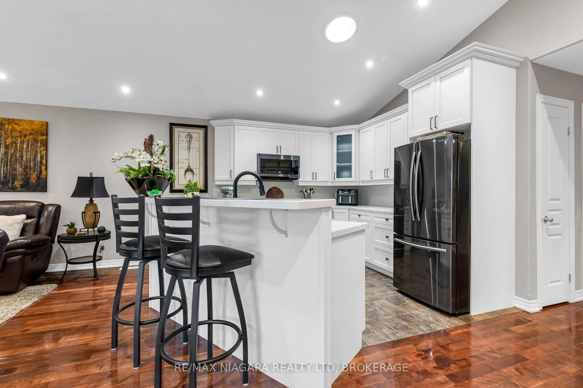 Photo 7 of 30 Ball Avenue, St. Catharines, Burleigh Hill — HOMEH