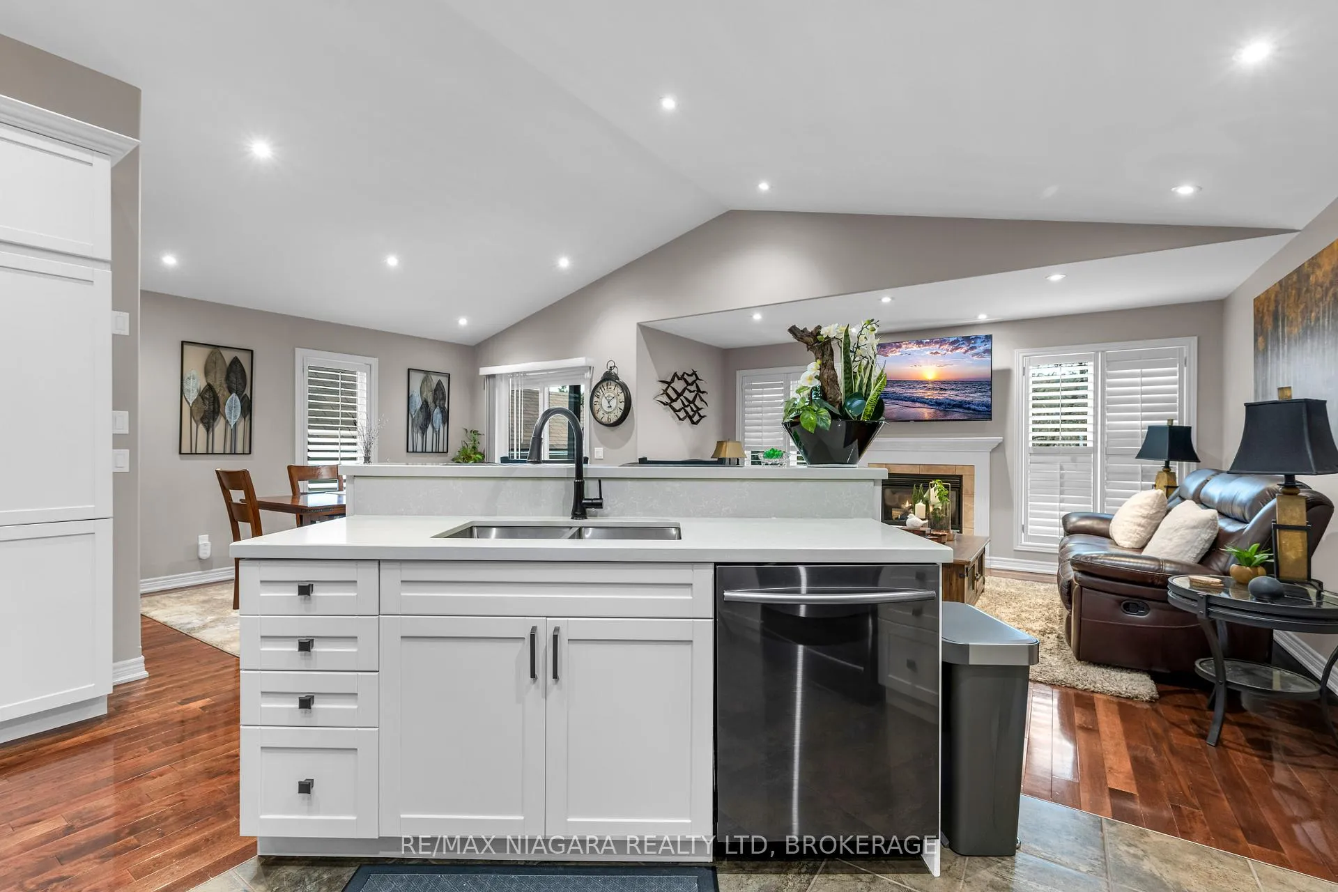 Photo 9 of 30 Ball Avenue, St. Catharines, Burleigh Hill — HOMEH