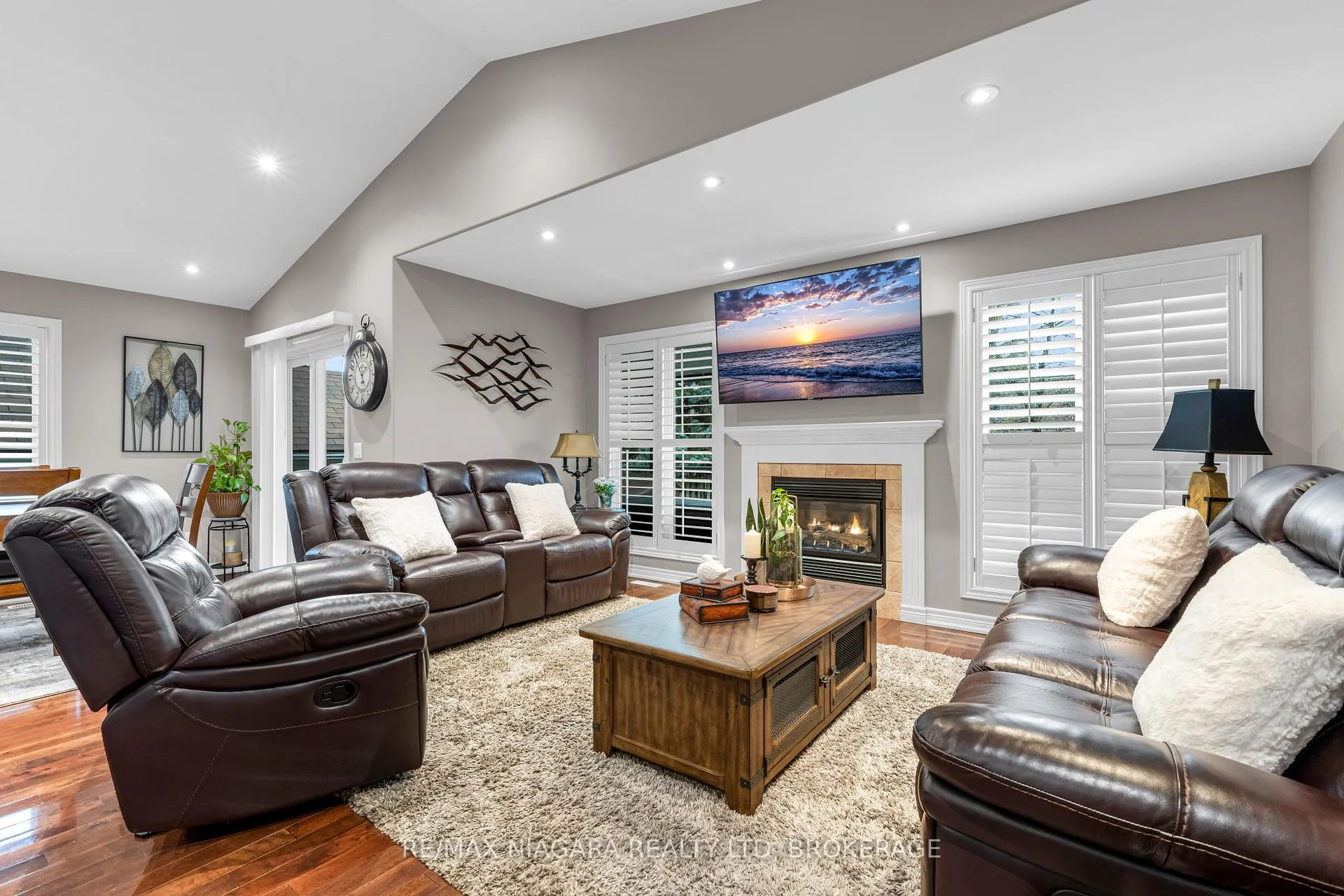 Photo 10 of 30 Ball Avenue, St. Catharines, Burleigh Hill — HOMEH