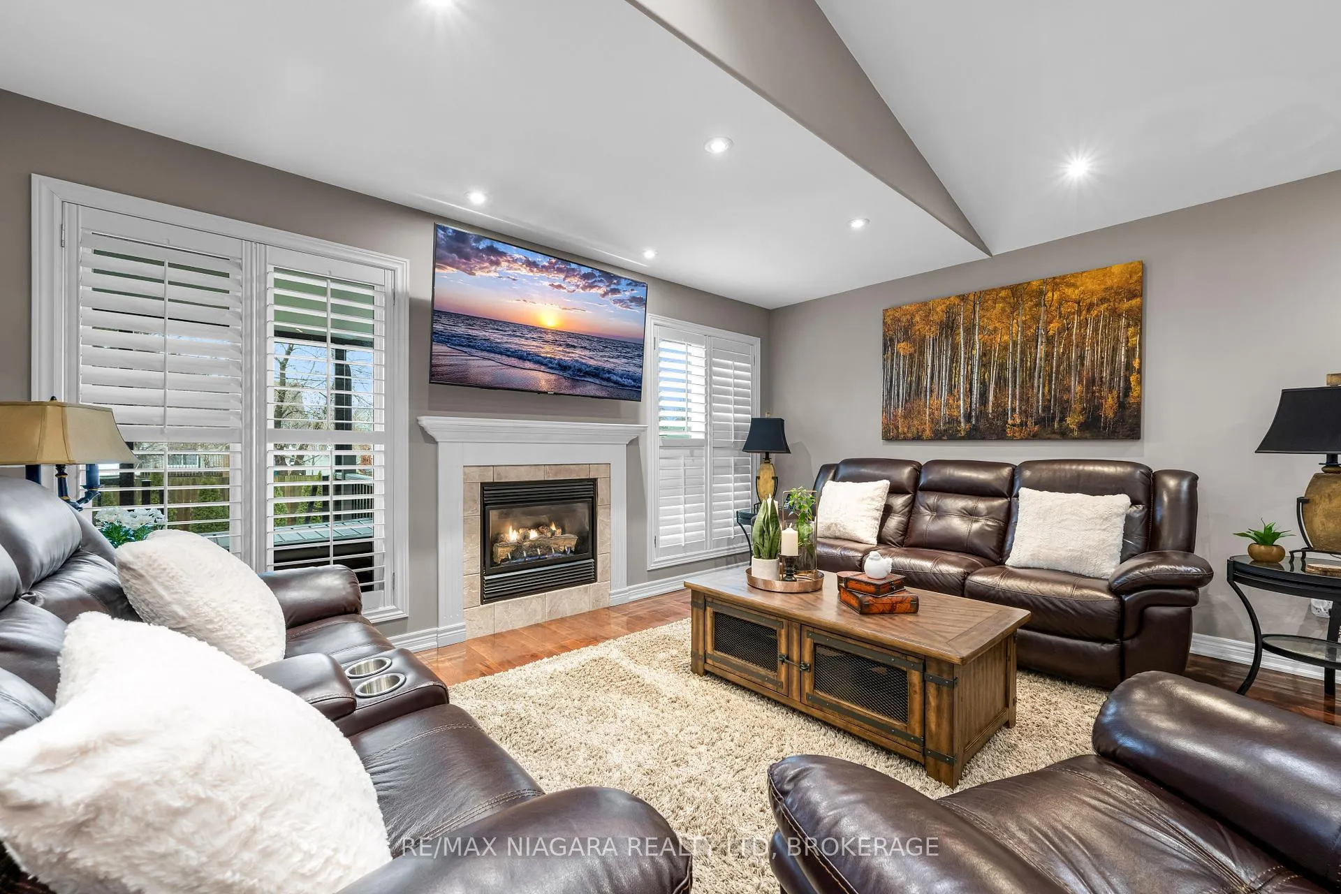Photo 11 of 30 Ball Avenue, St. Catharines, Burleigh Hill — HOMEH